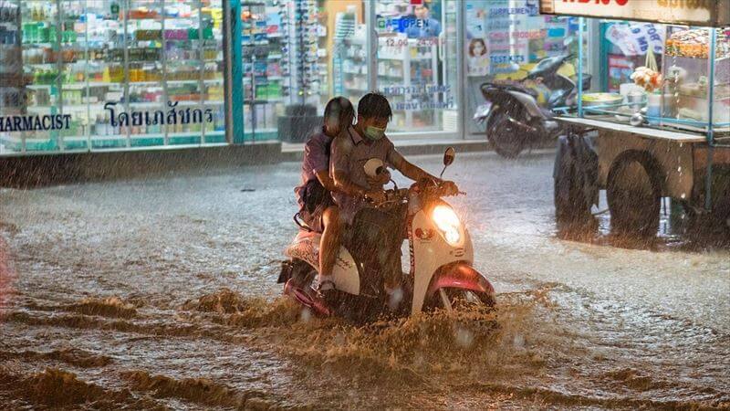 雨に濡れて壊れる