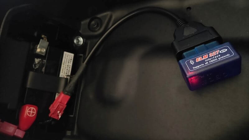 OBD2接続してタコメータ・電圧系