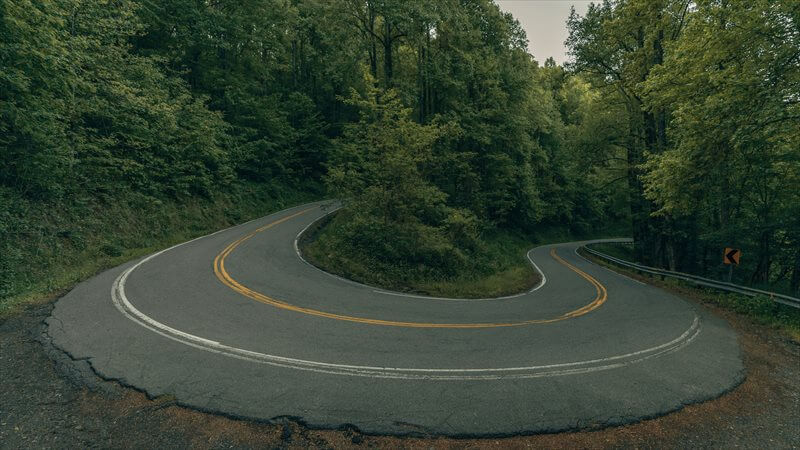 旧車が至高で最近のバイクはゴミ！という人は未だに峠を攻めている