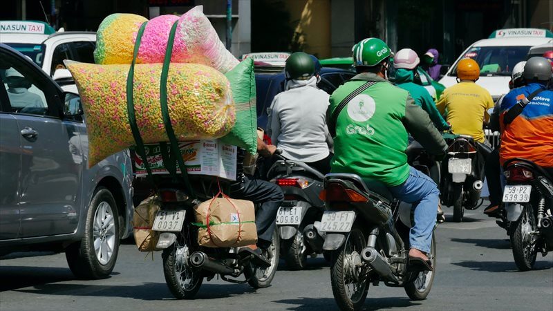 バイクにバッグをつけるときの法的制約 