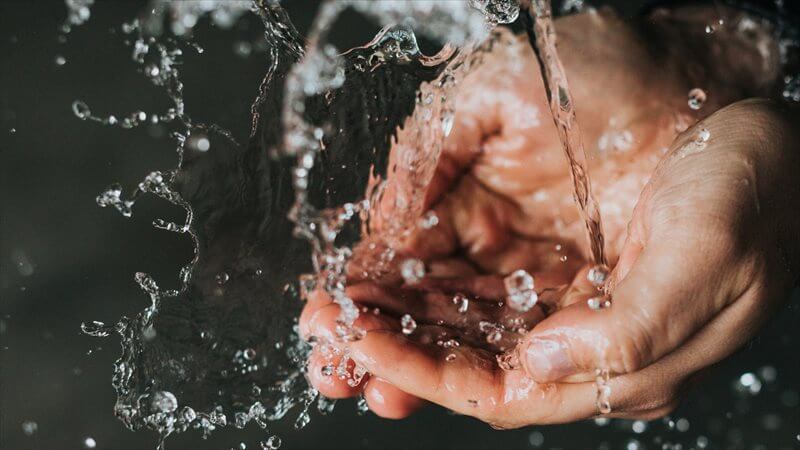 曲面へのステッカー張りは、水張りがおすすめ