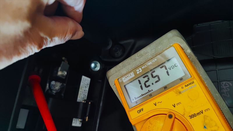 バッテリーマイナス端子まででUSB電源のGNDラインを引き回す