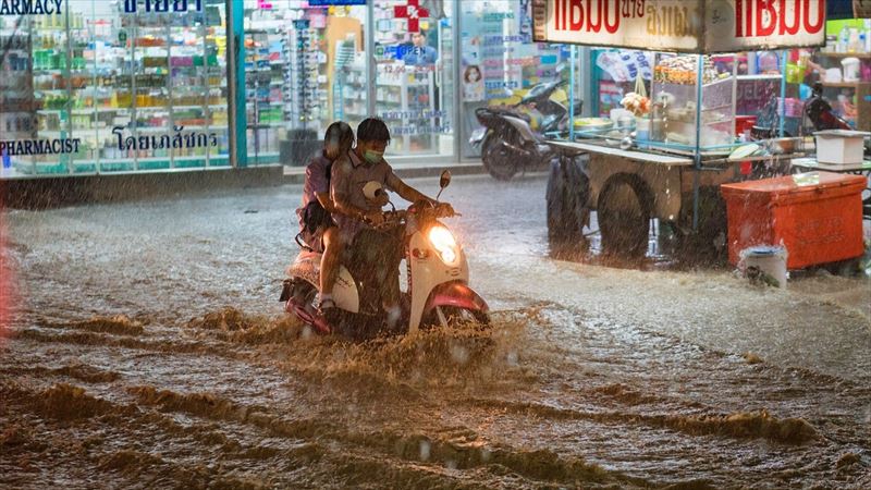 バイク用レインウエアは、30,000mm欲しい