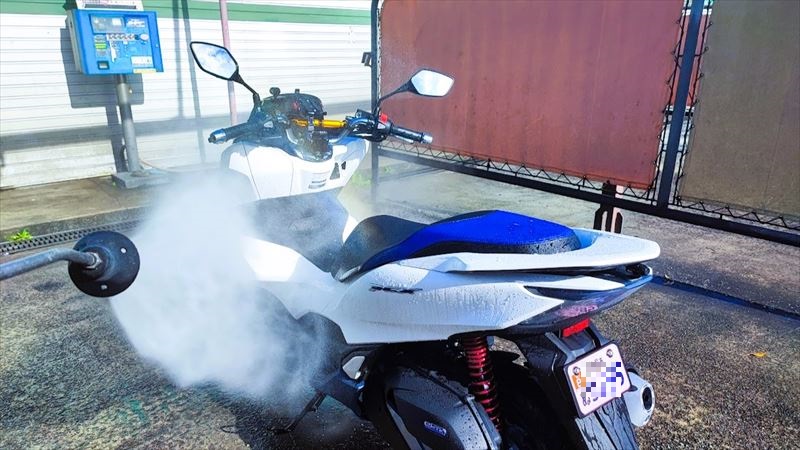 ３．バイク洗車方法の秘訣！　定期的に水洗いで汚れをリセット