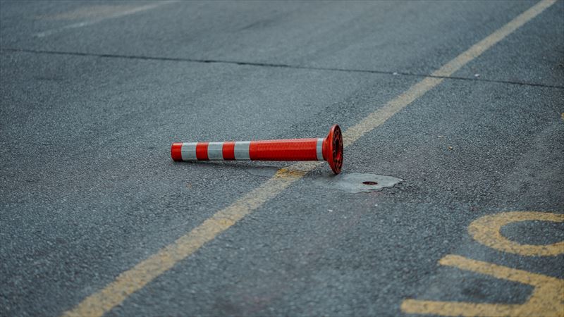 動けるのなら、自分とバイクを道路脇へ避難