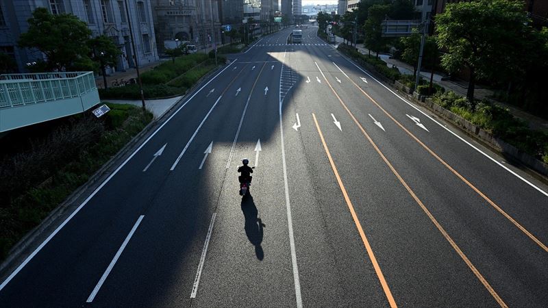 バイクは小さいので遠く見える