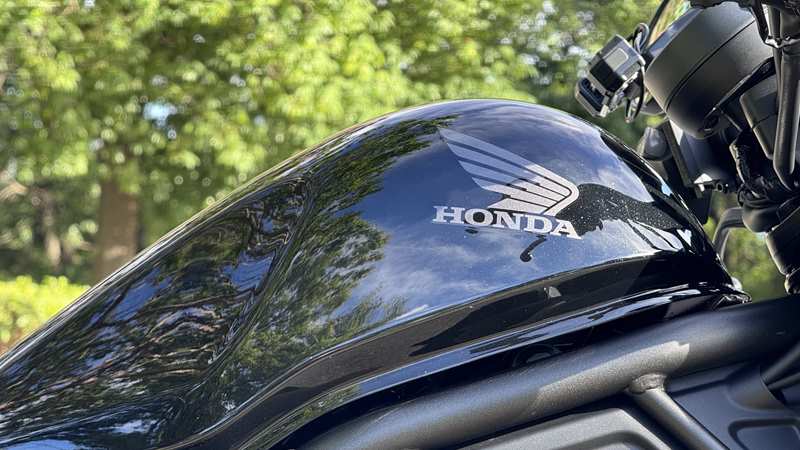 本当に、古いバイクには鉱物油がいいのか？【化学合成油との違い】