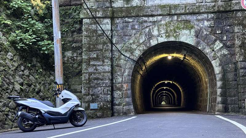 トンネルに入ると見えなくなってしまう