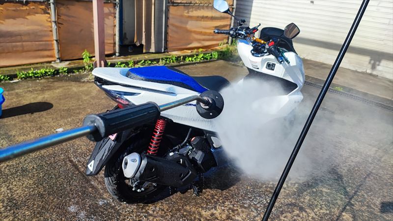 洗車して汚れを落として置く