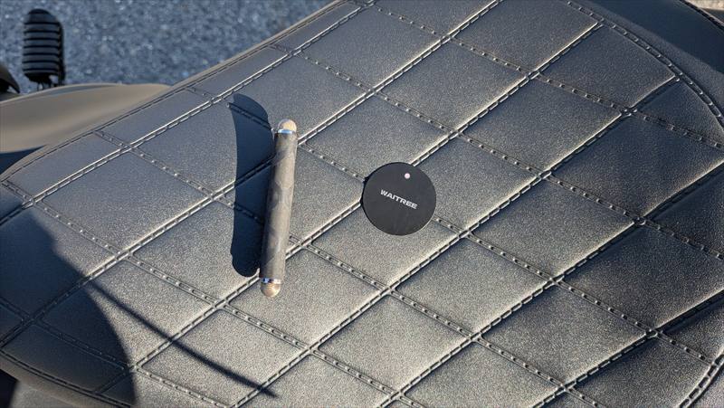 付属プレートで非金属面にも付けられる