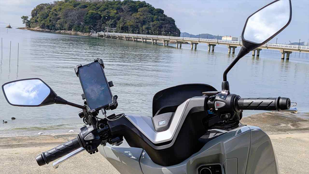 ハンドルバー付きPCXにUSB電源の付け方