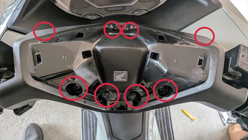 ②黒色カバーを剥がす