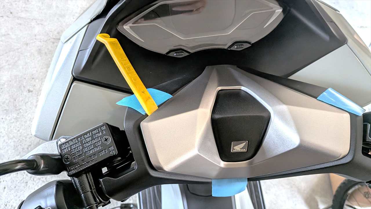 PCXハンドルカバーの外し方