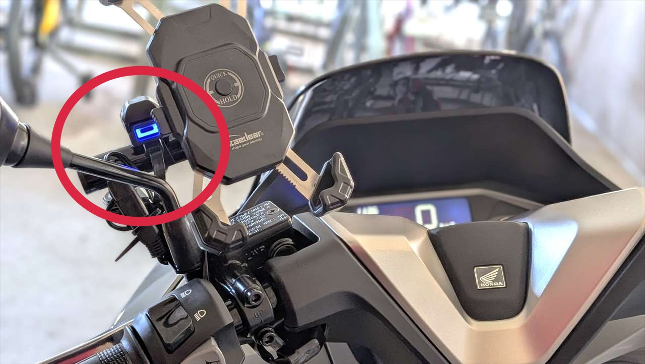 USB電源取付完了です。