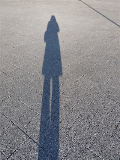 ファンキー野郎は小さなバイクに乗ってやってきた
