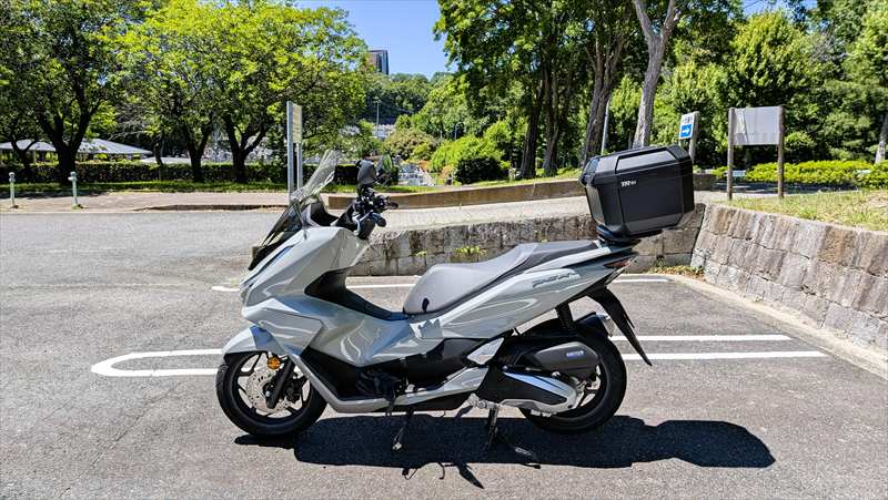PCXにGIVIスクリーンはかっこいい